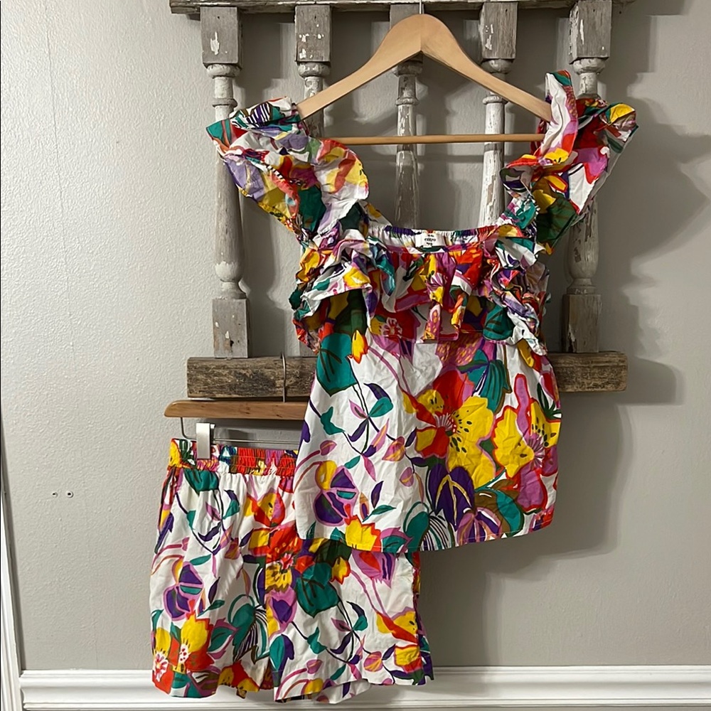 ENTRO Floral Ruffle Top and Shorts Set size Medium